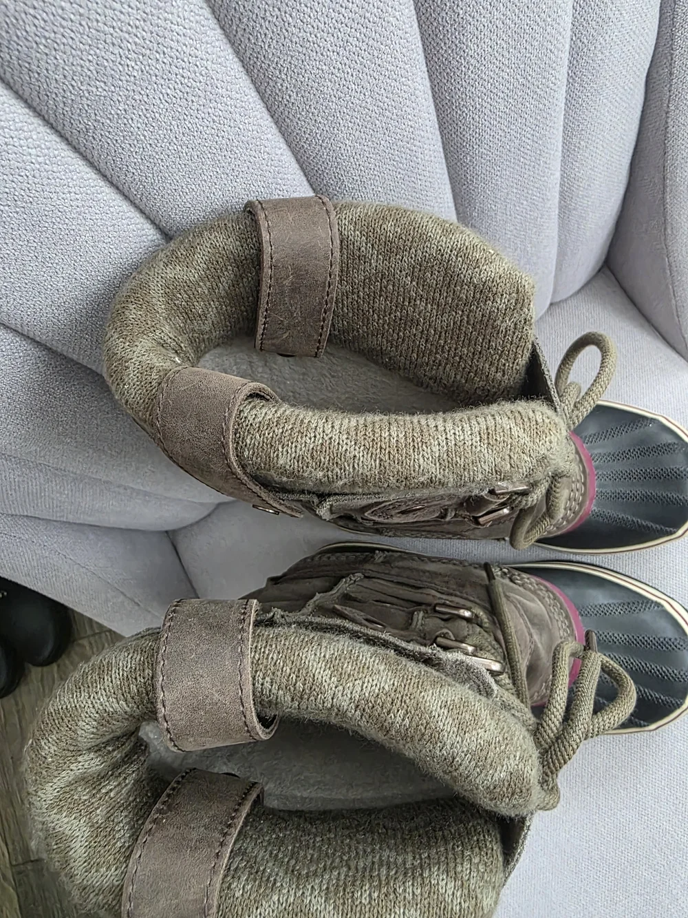 Sorel Women's Brown and Black Winter Duck Boots with Maroon Trim Size 6.5 Used.